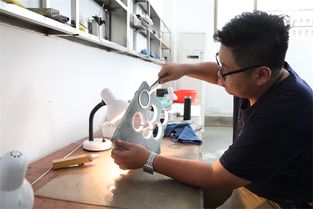 張玉堂翡翠創(chuàng)始人張博邀請電視臺探訪加工廠，以正視聽回應(yīng)“一手貨源”爭議